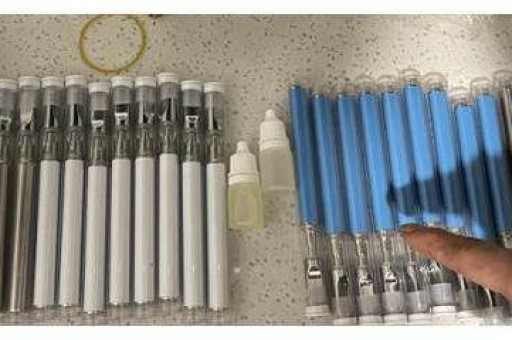 悦刻五代烟感木纹，科技与自然的完美融合