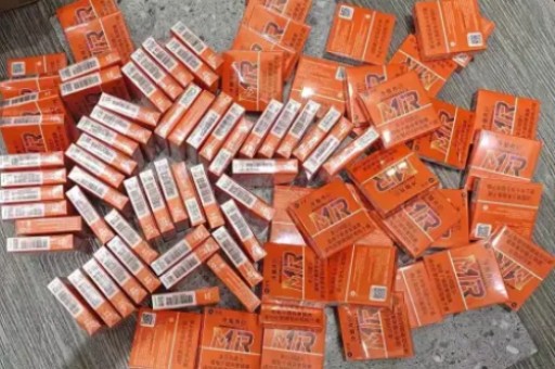 悦刻一次性电子烟使用教程
